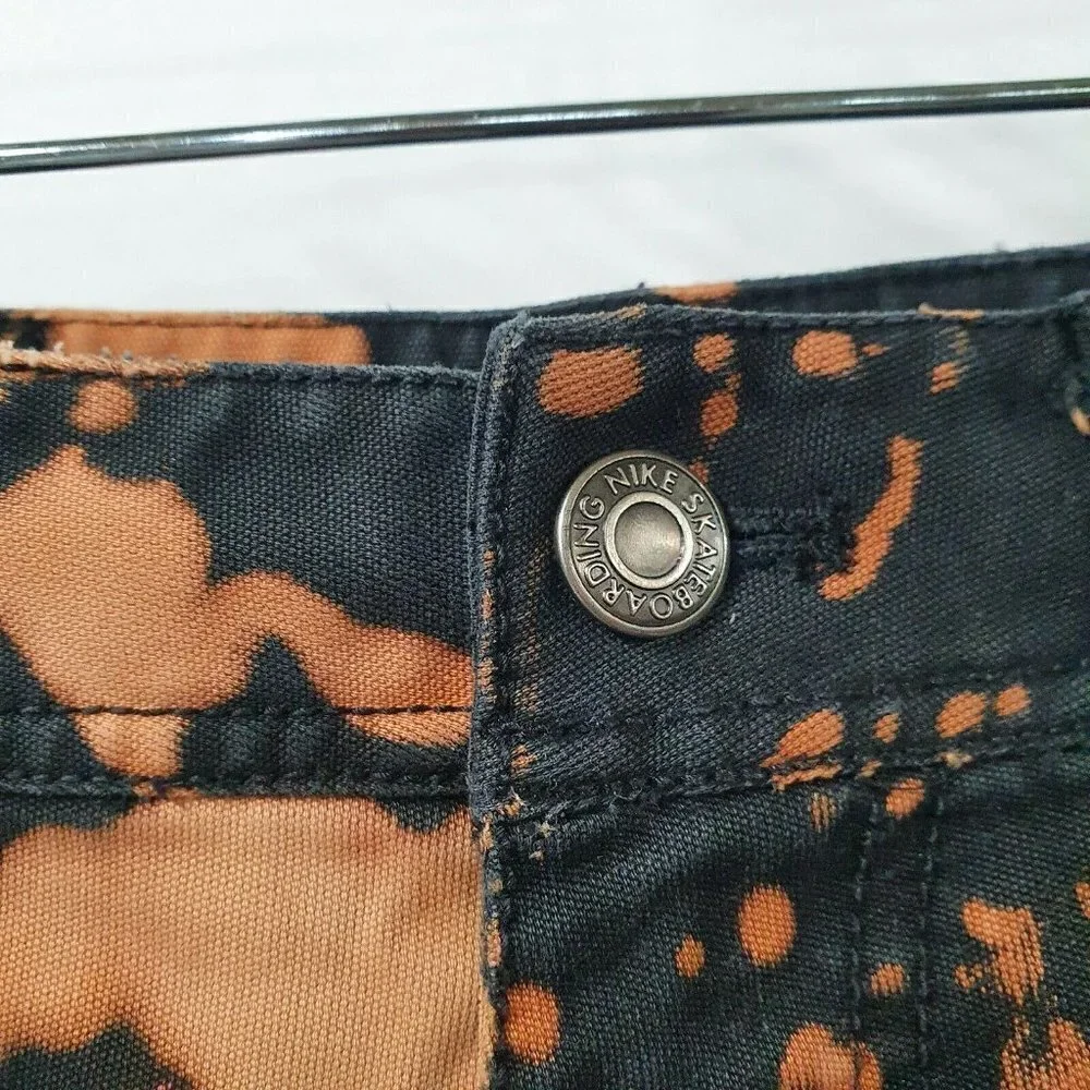 NIKE SB Skateboarding Men's 28 Bleach‎ Dye Black Denim Jeans Shorts 5 Pockets